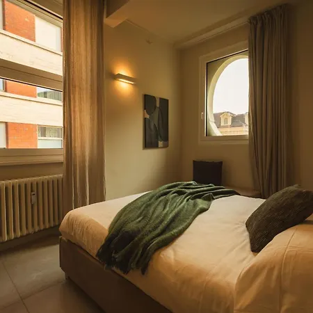 Giselda Corner - Smart * Turyn